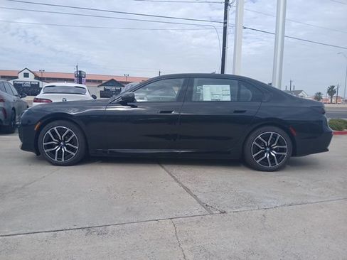 New 2025 BMW i7 xDrive60 AWD/4WD image 6