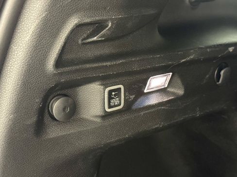 Used 2023 Jeep Grand Cherokee L Limited AWD/4WD image 11