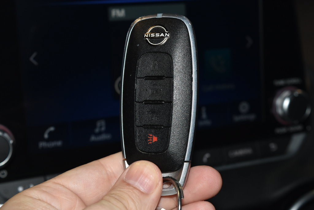 Used 2025 Nissan Sentra SV FWD image 16