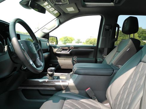 Used 2025 Chevrolet Silverado 1500 RST AWD/4WD image 10