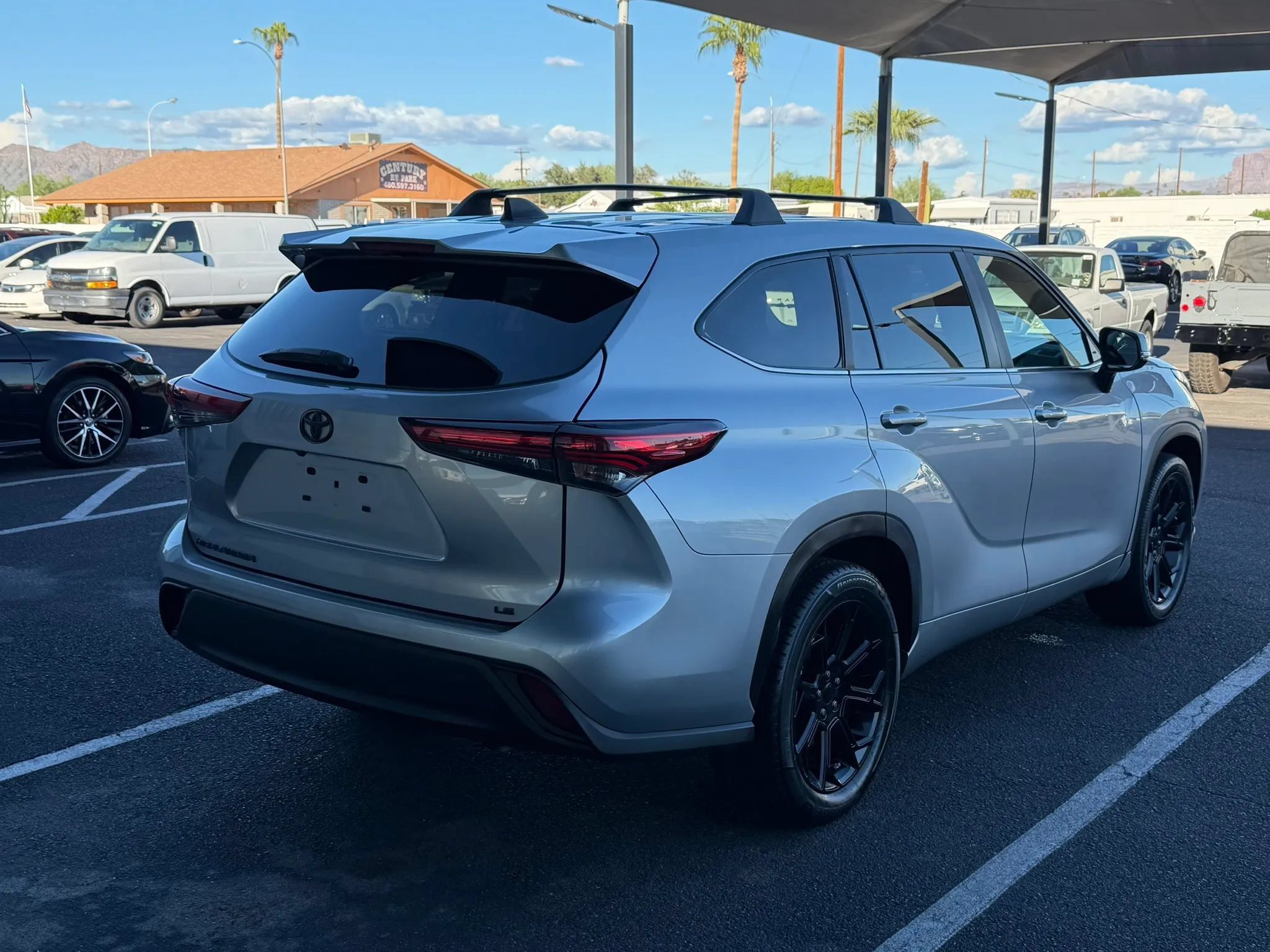 Used 2023 Toyota Highlander LE FWD image 12