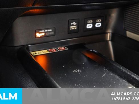 Used 2025 Toyota Camry SE image 37