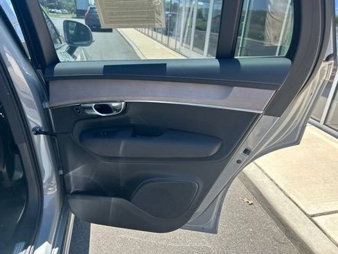 Certified 2025 Volvo XC90 B6 Plus AWD/4WD image 12