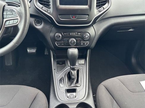 Used 2020 Jeep Cherokee Latitude image 11