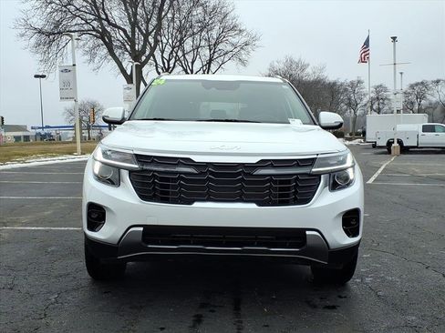 Used 2024 Kia Seltos EX image 2