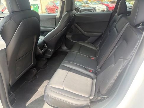 Used 2021 Tesla Model Y Long Range AWD/4WD image 17