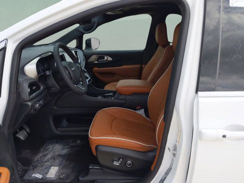 New 2026 Chrysler Pacifica Pinnacle image 10