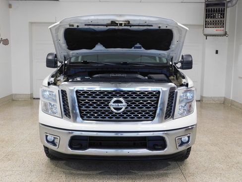 Used 2017 Nissan Titan SV image 16