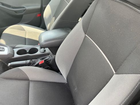 Used 2014 Ford Focus SE FWD image 24