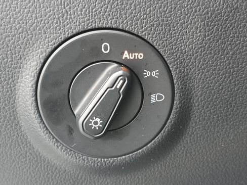 Certified 2022 Volkswagen Taos SE image 25