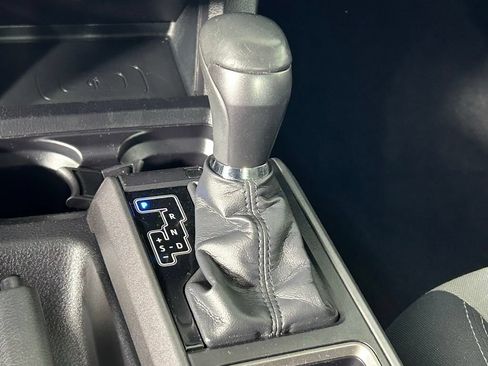 Used 2021 Toyota Tacoma TRD Off-Road w/ Technology Package AWD/4WD image 19