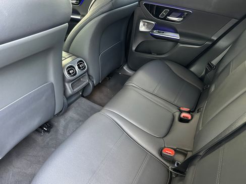 Used 2025 Mercedes-Benz GLC 300 4MATIC image 27