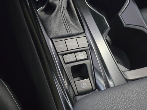 Used 2025 Toyota Camry SE image 36