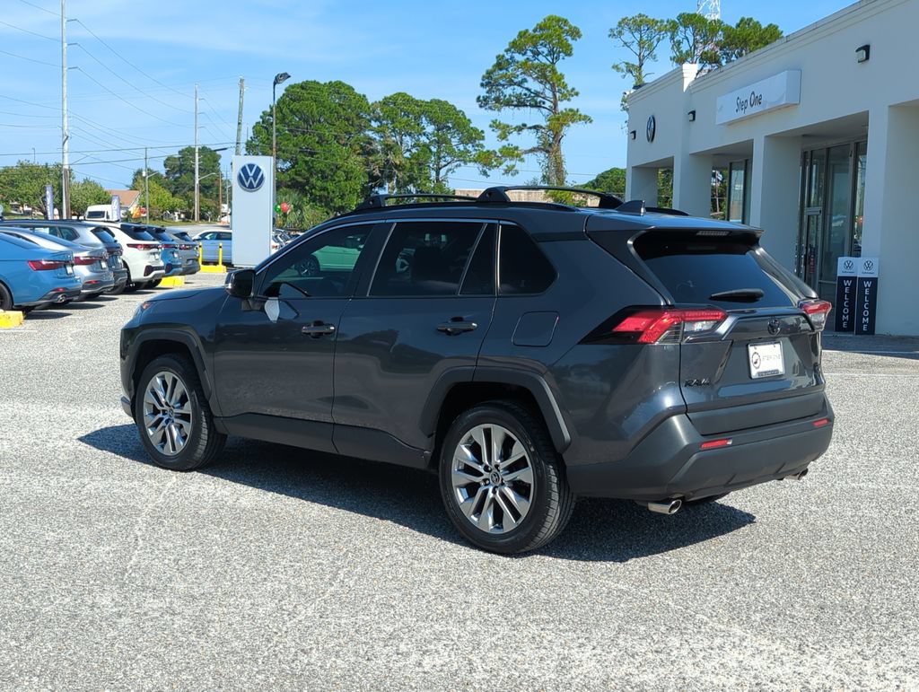 Used 2019 Toyota RAV4 XLE Premium w/ Cold Weather Package AWD/4WD image 5