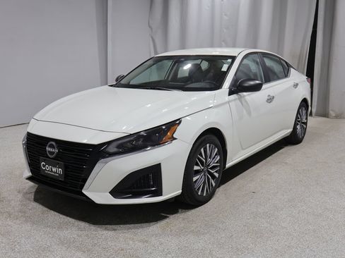 Used 2025 Nissan Altima 2.5 SV FWD image 6