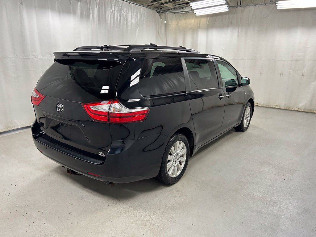 Used 2017 Toyota Sienna XLE Premium AWD/4WD image 4