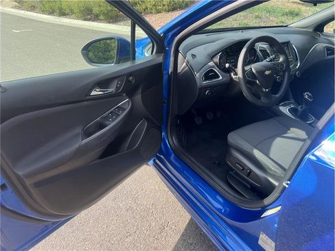 Used 2018 Chevrolet Cruze LT w/ Convenience Package FWD image 13