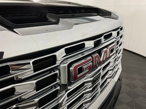 Used 2025 GMC Sierra 2500 Denali w/ Denali Reserve Package AWD/4WD image 11
