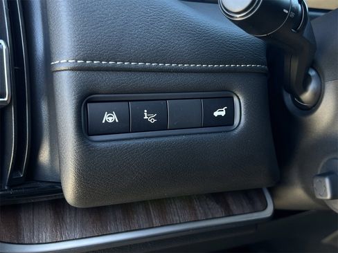 Used 2025 Nissan Armada Platinum Reserve image 13