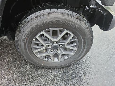 Used 2025 Jeep Wrangler Unlimited Sahara AWD/4WD image 9
