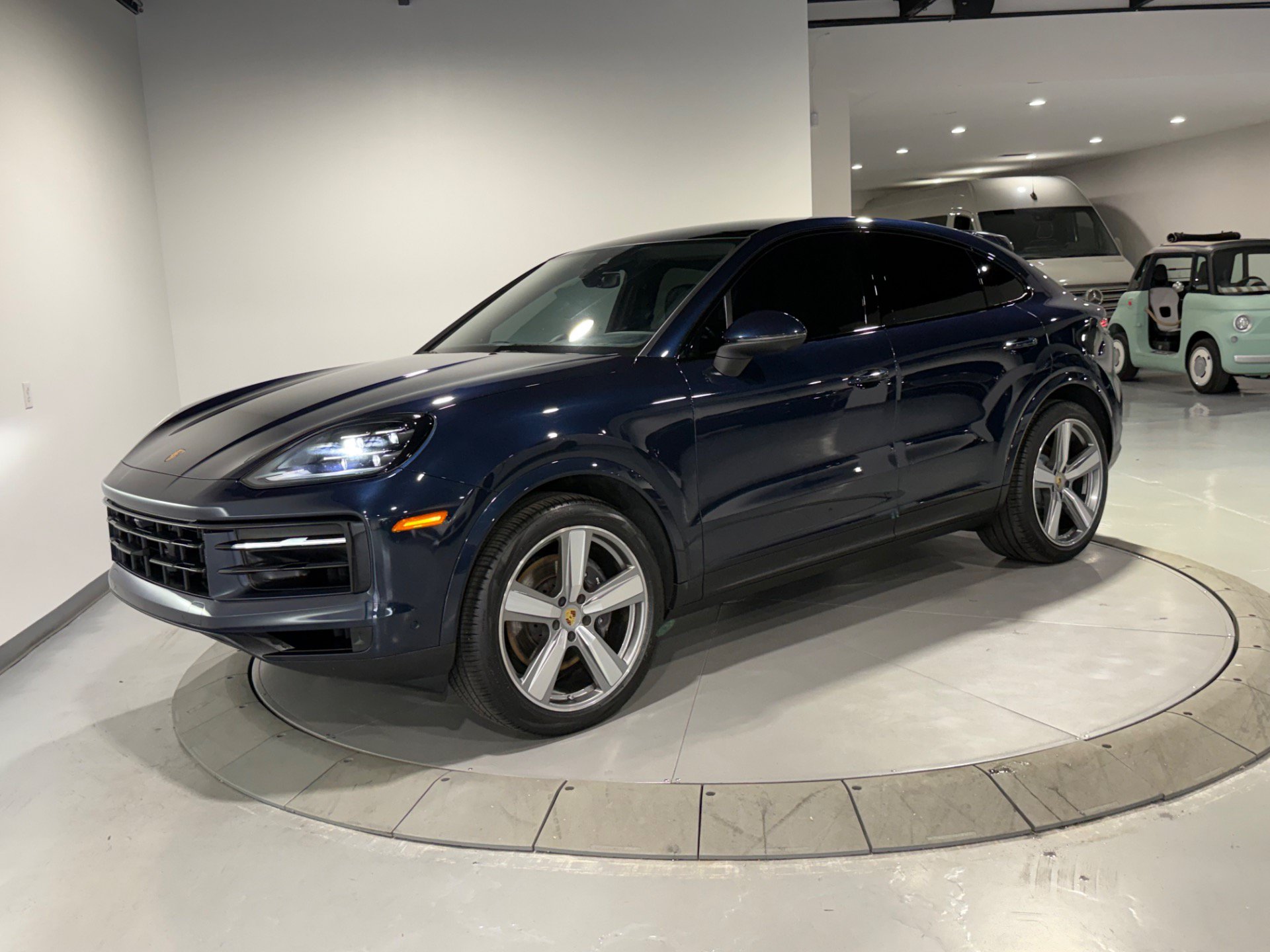 Used 2024 Porsche Cayenne Coupe AWD/4WD image 16