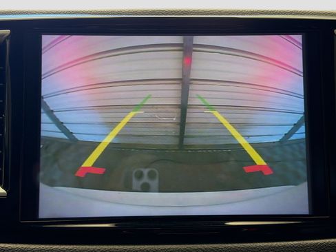 Used 2023 Chrysler Pacifica Touring-L image 17