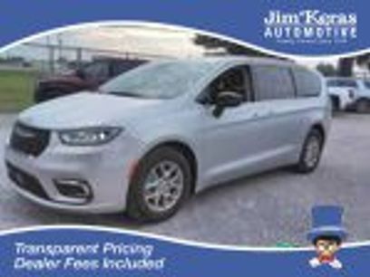 Used 2024 Chrysler Pacifica Touring-L