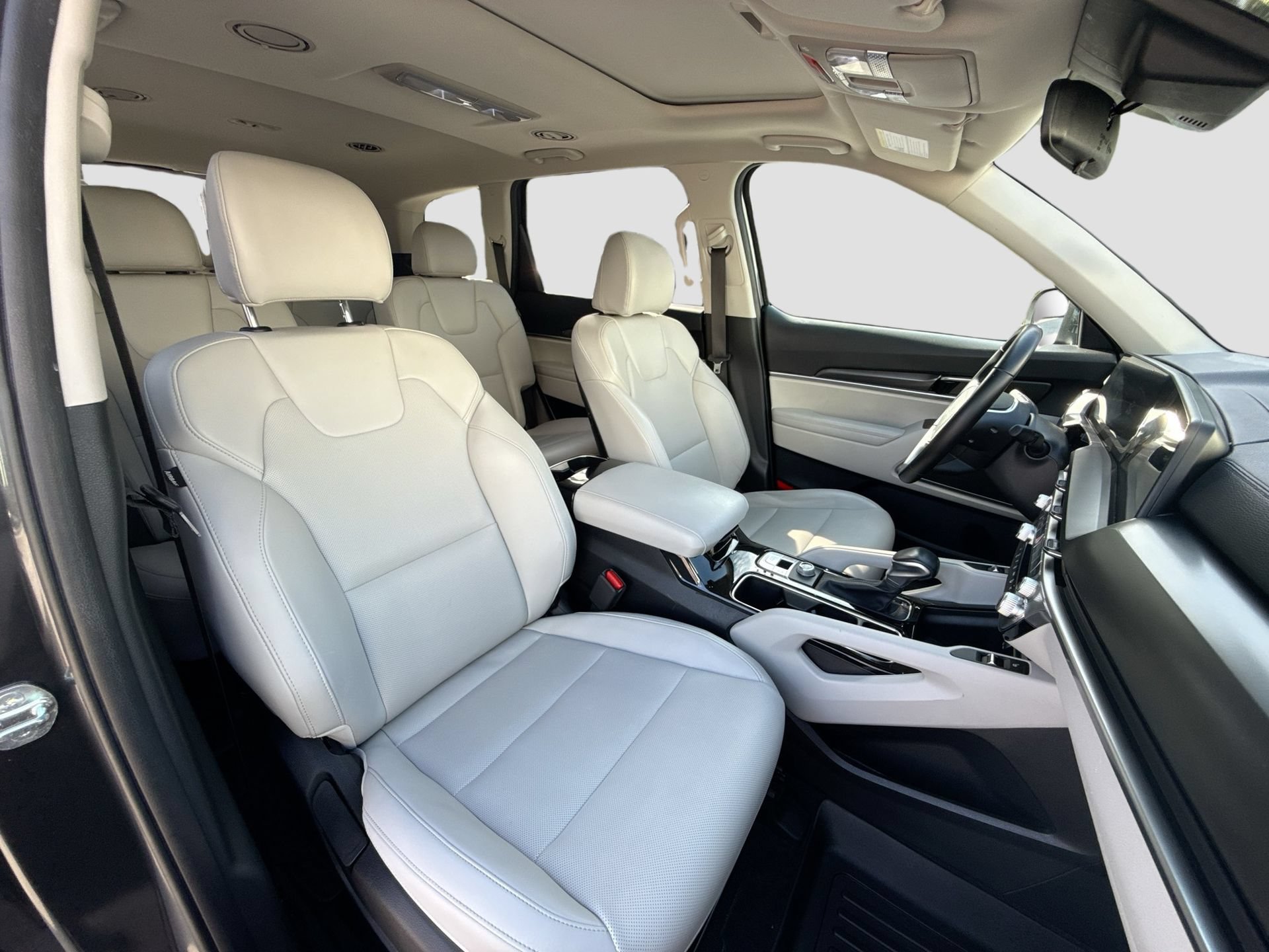 Used 2024 Kia Telluride S w/ S Sunroof Package FWD image 11