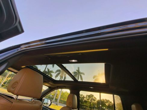 Used 2022 Cadillac Escalade ESV Premium Luxury image 30