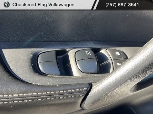 Used 2021 Nissan Rogue Sport SV image 16