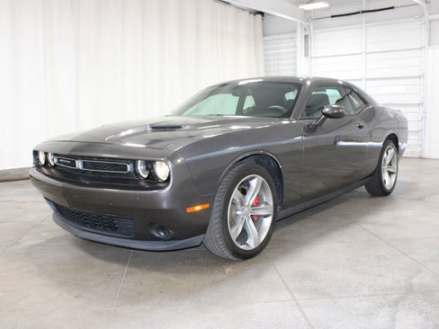 Used 2016 Dodge Challenger SXT w/ Super Sport Group (SS/T) RWD image 4
