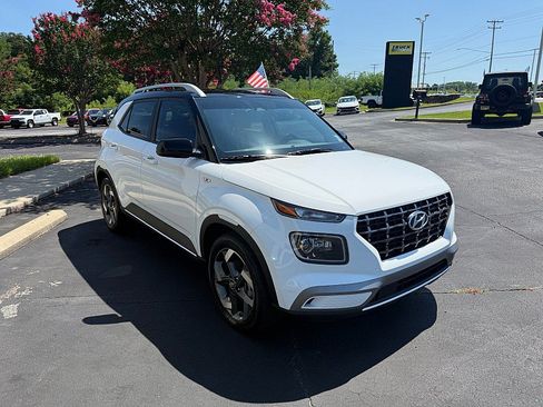 Used 2025 Hyundai Venue Limited FWD image 6