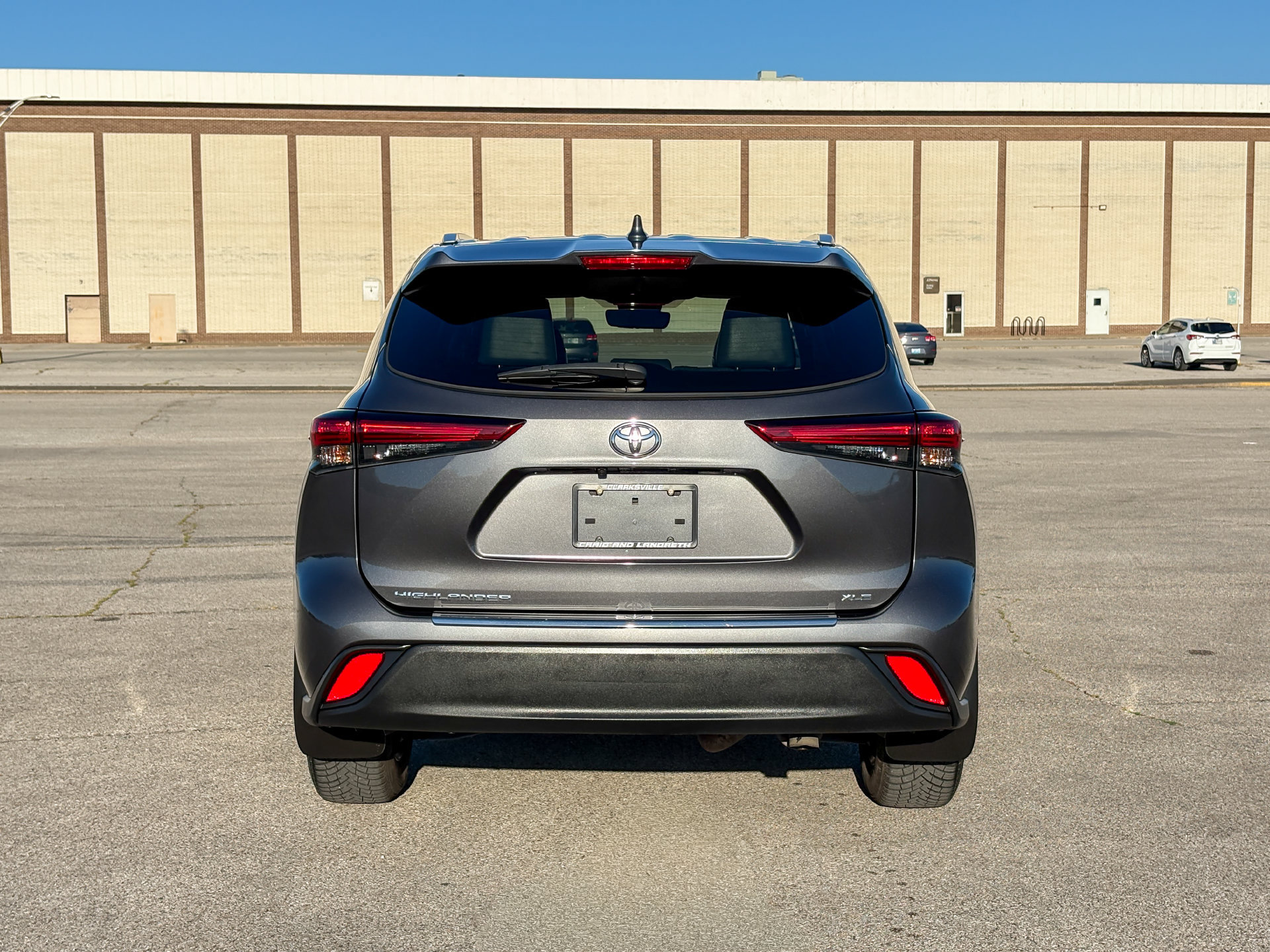 Used 2023 Toyota Highlander XLE FWD image 7