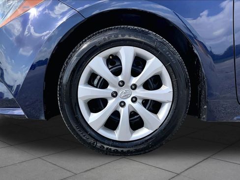 Used 2025 Toyota Corolla LE FWD image 11