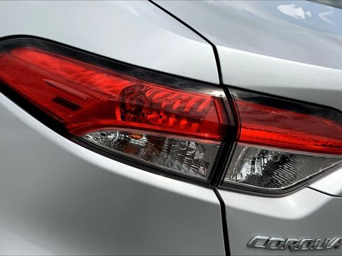 Used 2022 Toyota Corolla LE FWD image 27