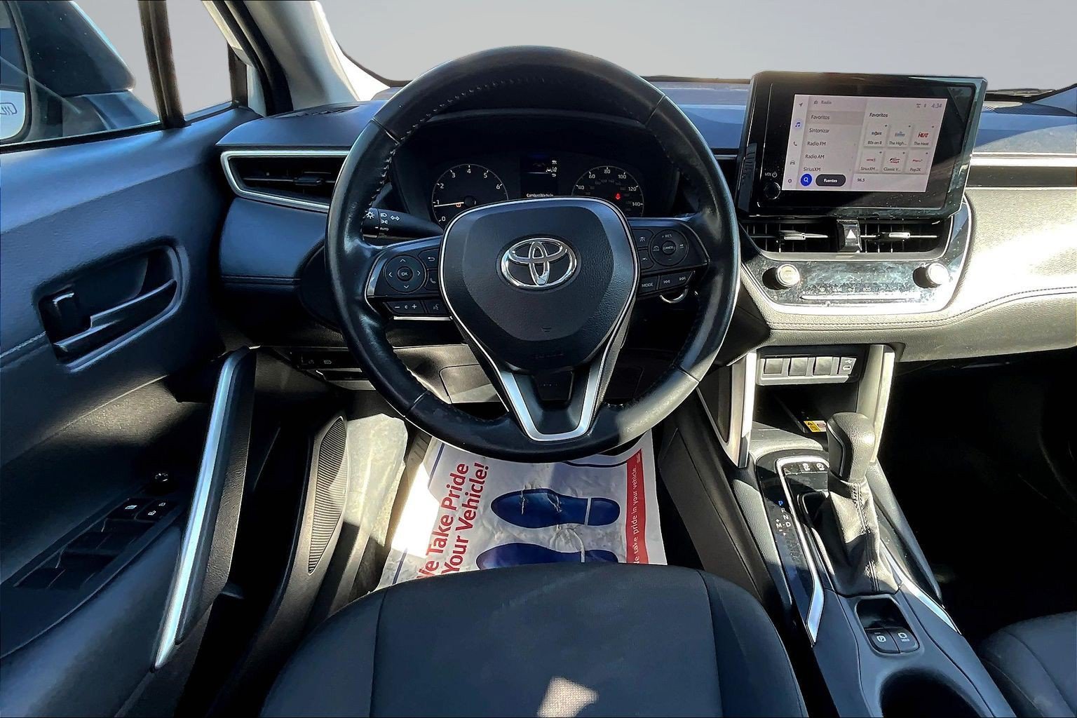 Used 2023 Toyota Corolla Cross LE AWD/4WD image 7