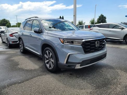 Used 2025 Honda Pilot Elite image 3