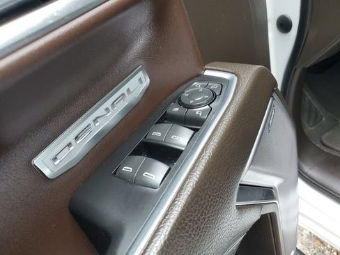 Used 2023 GMC Sierra 1500 Denali w/ Technology Package AWD/4WD image 18