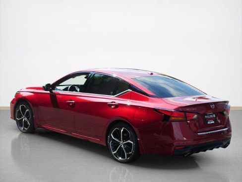 Certified 2023 Nissan Altima 2.5 SR w/ SR Premium Package FWD image 5