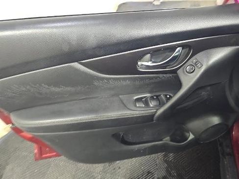 Used 2020 Nissan Rogue SV FWD image 12