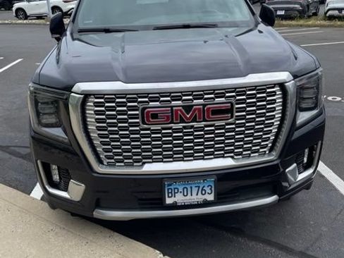 Used 2021 GMC Yukon Denali w/ Denali Premium Package AWD/4WD image 9