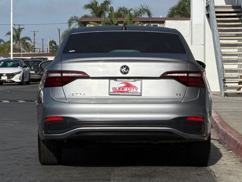 Used 2024 Volkswagen Jetta SE FWD image 4