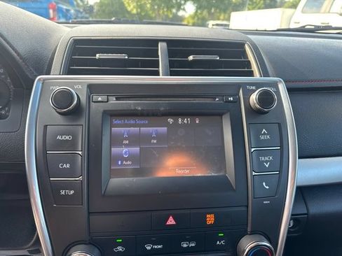 Used 2017 Toyota Camry SE FWD image 12
