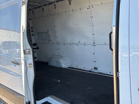 Used 2017 Mercedes-Benz Sprinter 2500 image 12