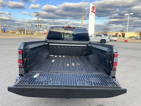 Used 2025 Nissan Frontier SV w/ SV Convenience Package image 16