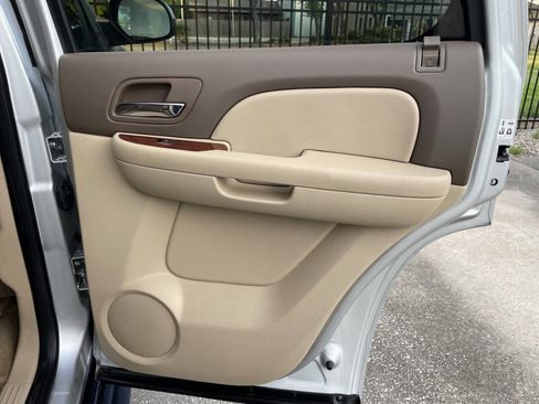 Used 2011 Chevrolet Tahoe LT image 18