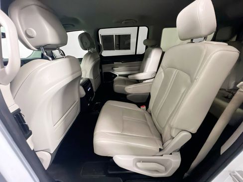 Used 2022 Jeep Wagoneer Series III w/ Flexible Seating Group image 28