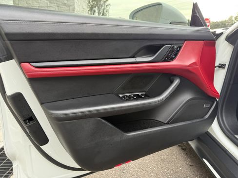 Used 2020 Porsche Taycan image 25