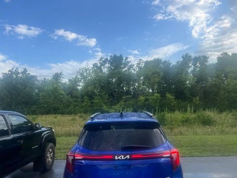 Used 2024 Kia Seltos S AWD/4WD image 4