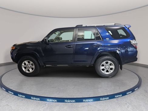 Used 2023 Toyota 4Runner SR5 AWD/4WD image 9